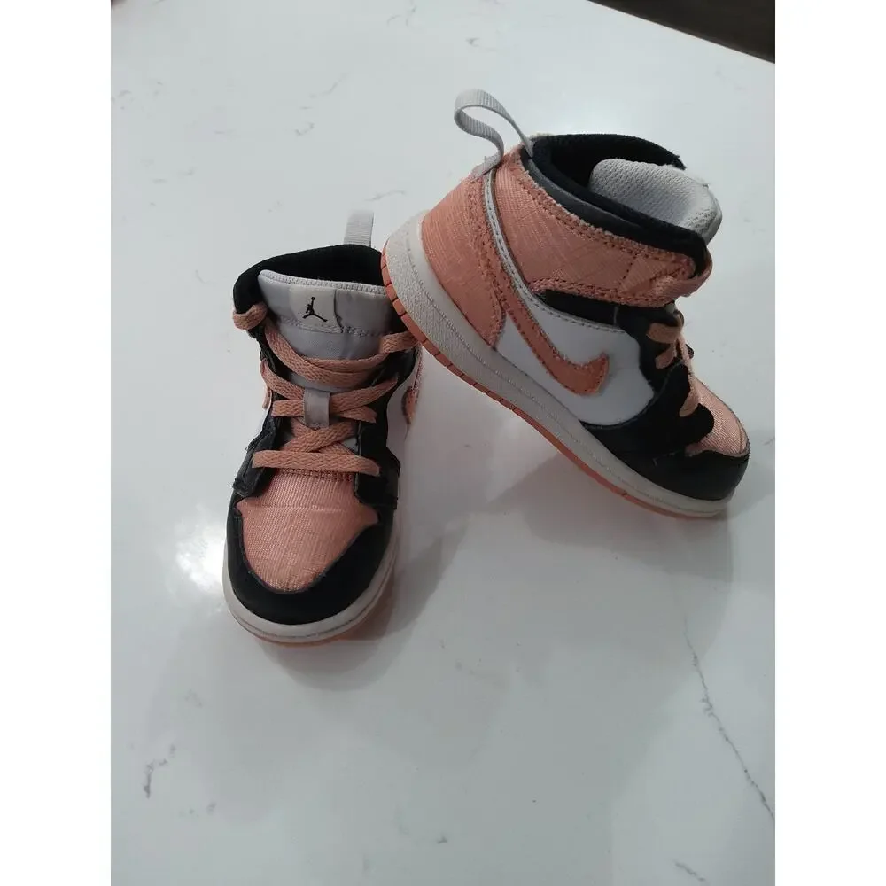 Nike Air Jordan Retro 1 mid light matter athletic size 8 kids Outdoor